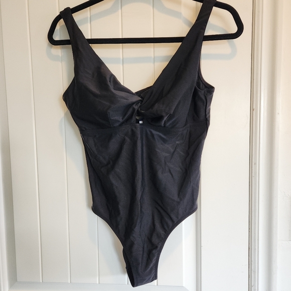 Hilor Women's V Neck One Piece Black Swimsuit Front Twist Low Back - Picture 3 of 4